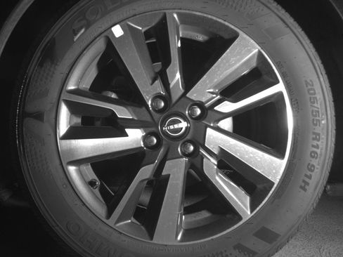 Used 2025 Nissan Versa SV FWD image 12