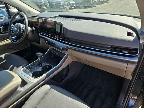 Used 2026 Kia Carnival FWD image 32