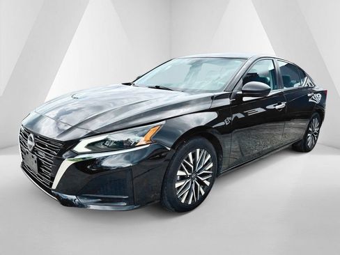 Used 2024 Nissan Altima 2.5 SV FWD image 3