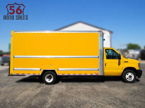 Used 2022 Ford E-350 and Econoline 350 Super Duty RWD image 1