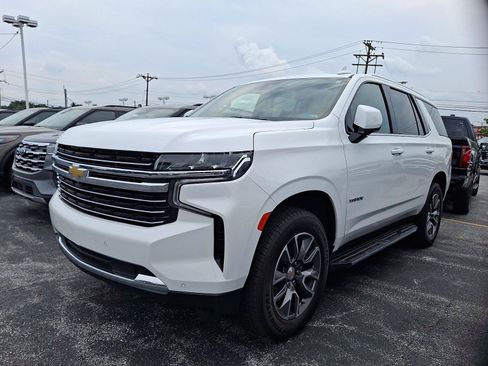 Used 2024 Chevrolet Tahoe LT w/ LT Signature Package AWD/4WD image 3