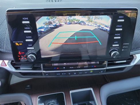 Used 2022 Toyota Sienna XLE image 31