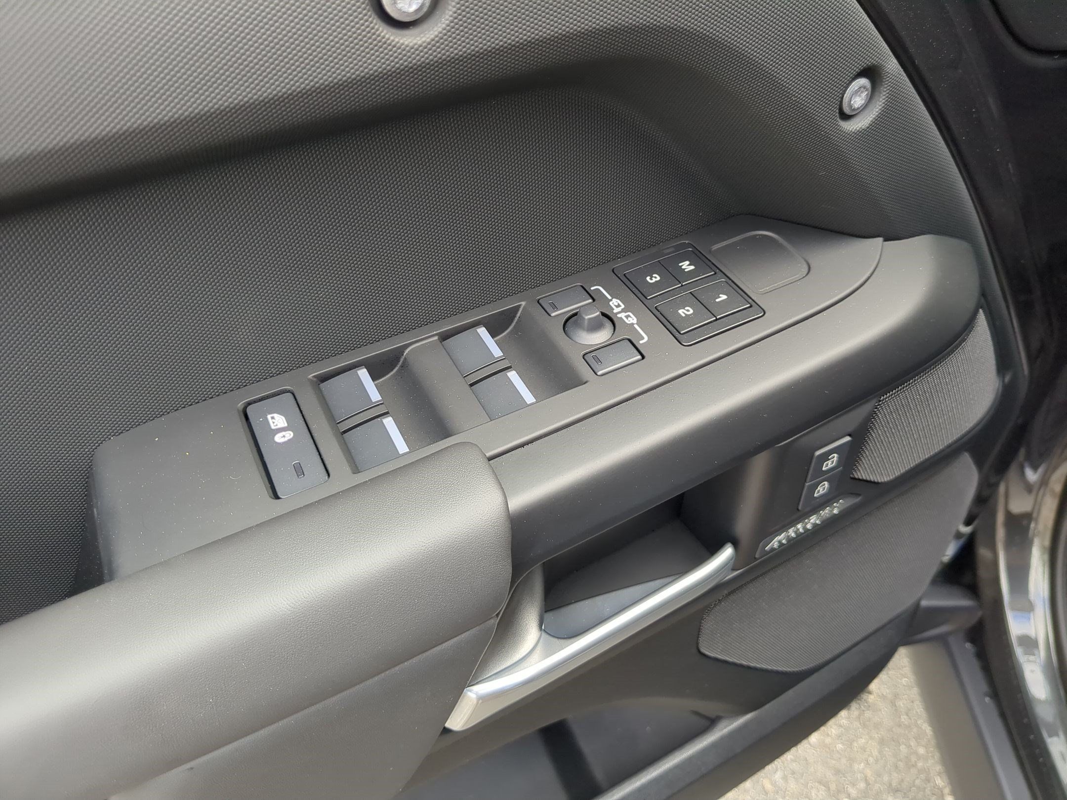 New 2026 Land Rover Defender 110 X-Dynamic SE AWD/4WD image 13