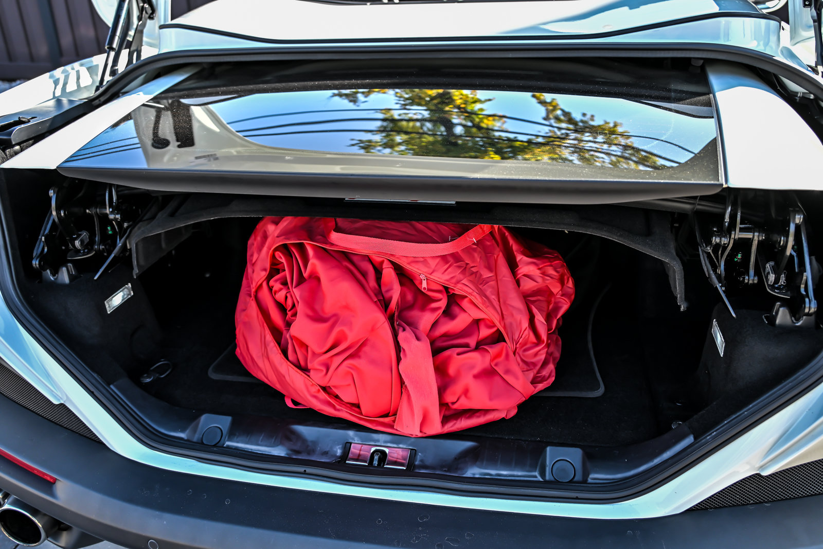 Used 2019 Ferrari Portofino RWD image 18