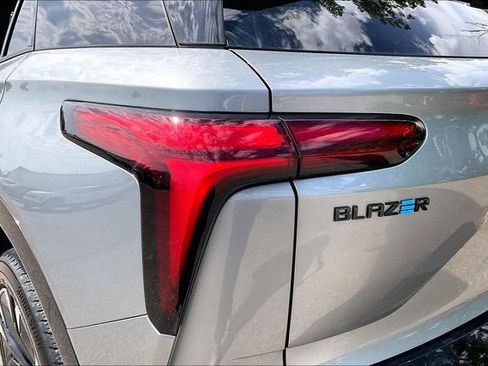 Certified 2024 Chevrolet Blazer EV RS AWD/4WD image 28