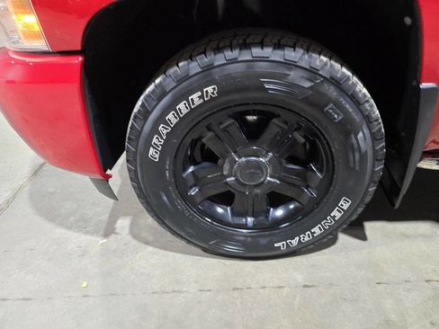 Used 2011 Chevrolet Silverado 1500 LT w/ All-Star Edition image 25