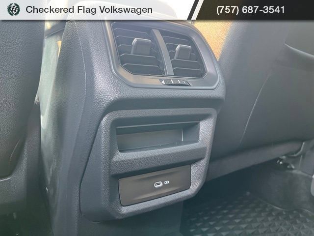 Certified 2025 Volkswagen Taos SE FWD image 26