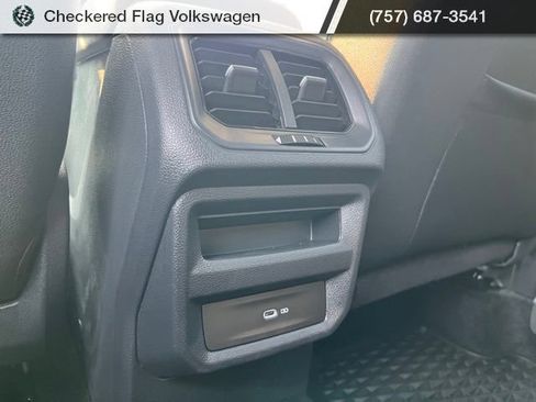 Certified 2025 Volkswagen Taos SE FWD image 26