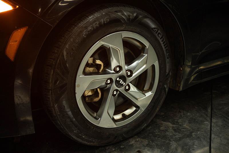 Used 2022 Kia K5 LXS FWD image 3