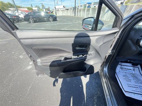 Used 2022 Nissan Versa SV image 13