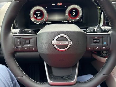 Used 2026 Nissan Pathfinder SL w/ SL Premium Package AWD/4WD image 8