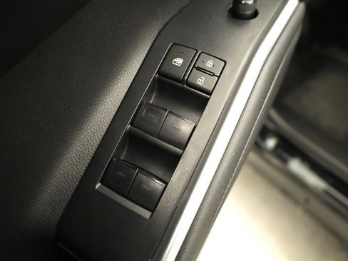 Certified 2023 Toyota Highlander XLE image 10