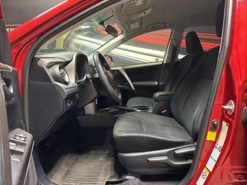 Used 2016 Toyota RAV4 LE image 4