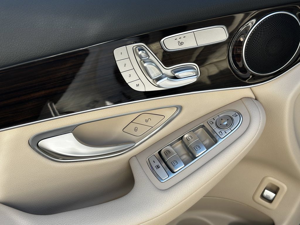 Certified 2022 Mercedes-Benz GLC 300 image 12