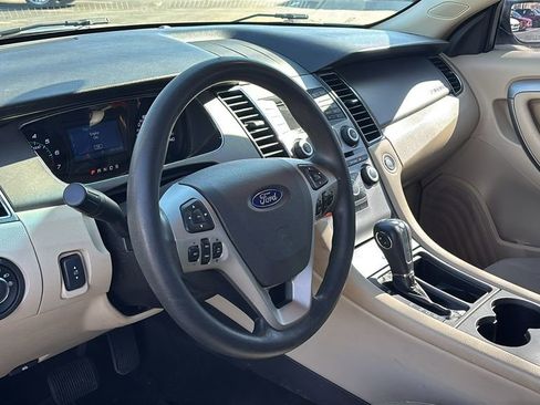 Used 2015 Ford Taurus SE image 26