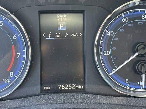 Used 2018 Toyota Corolla XSE image 8