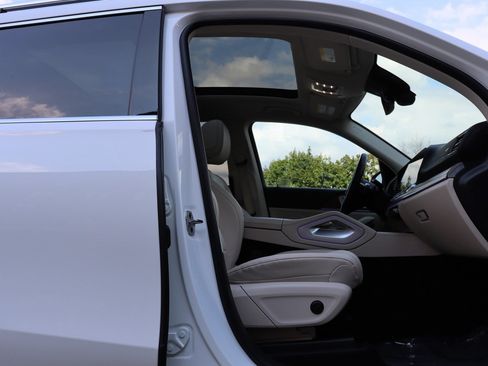 Used 2024 Mercedes-Benz GLS 450 4MATIC image 20