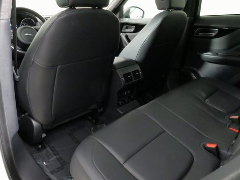 Used 2020 Jaguar F-PACE Premium image 38