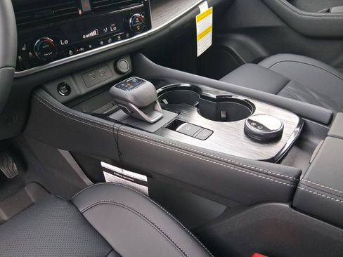 New 2026 Nissan Rogue Platinum AWD/4WD image 16