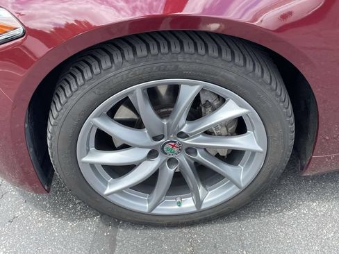 Used 2017 Alfa Romeo Giulia AWD image 12