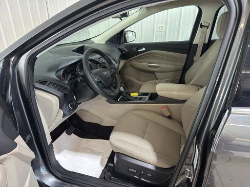 Certified 2018 Ford Escape SE FWD image 2