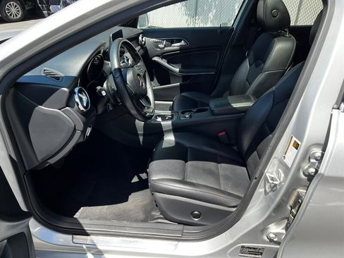 Used 2018 Mercedes-Benz GLA 250 4MATIC w/ Premium Package image 17
