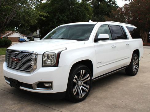 Used 2017 GMC Yukon XL Denali w/ Open Road Package RWD image 4