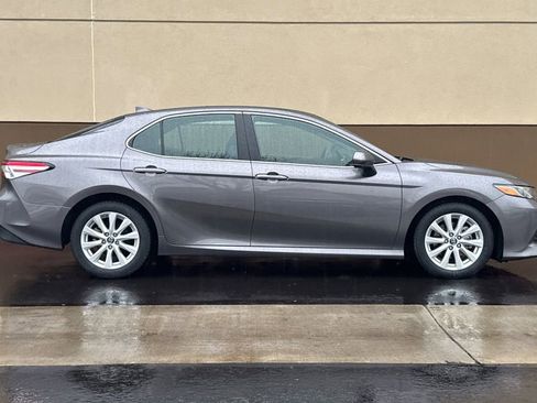 Used 2019 Toyota Camry LE image 3
