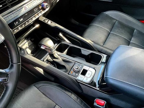 Used 2022 Kia Telluride EX w/ EX Premium Package image 16