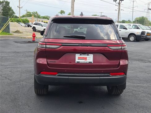 New 2025 Jeep Grand Cherokee Altitude image 13