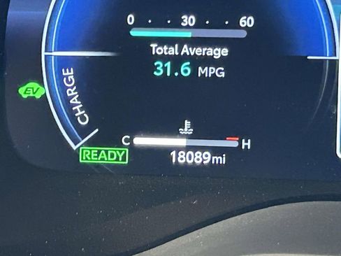 Used 2025 Toyota Sienna Platinum AWD/4WD image 35
