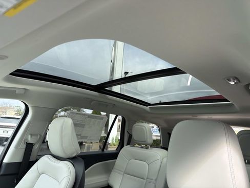 New 2026 Lincoln Aviator 2WD w/ Jet Appearance Package image 32