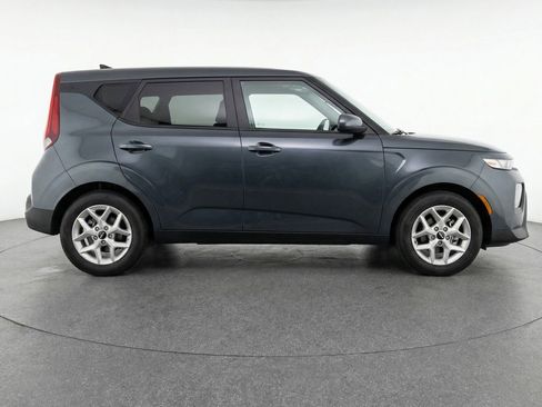 Used 2025 Kia Soul LX w/ LX Technology Package image 11