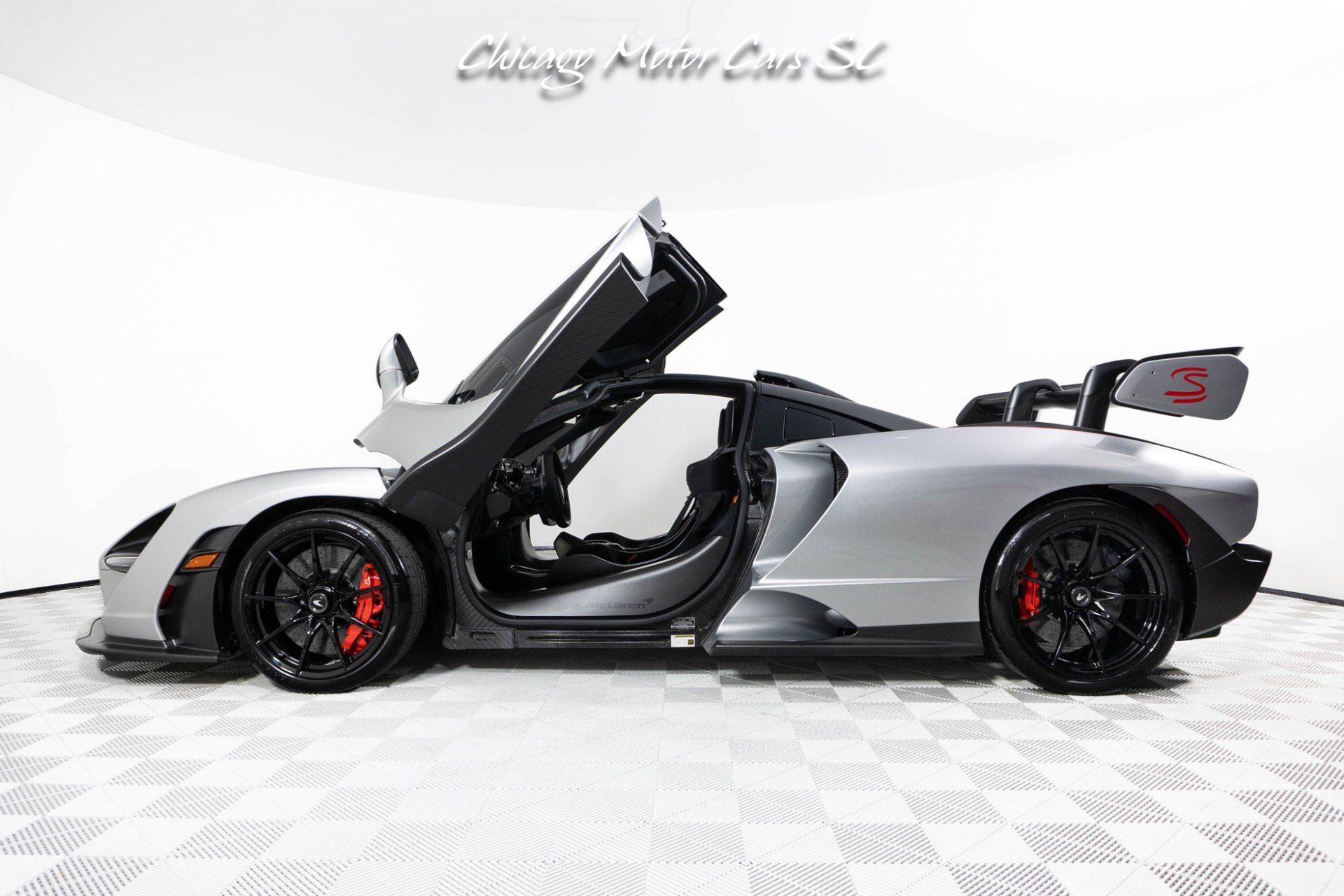 Used 2019 McLaren Senna RWD image 34