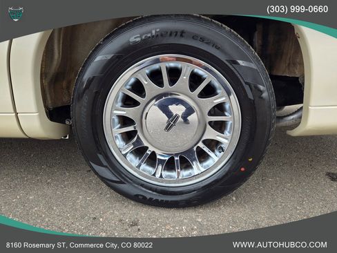 Used 2000 Lincoln Town Car Cartier image 23