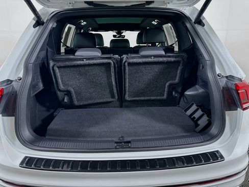 Used 2024 Volkswagen Tiguan SE R-Line image 30