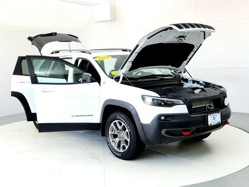 Used 2021 Jeep Cherokee Trailhawk w/ Sun, Sound & Nav Group AWD/4WD image 12