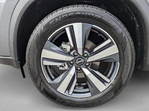 Used 2024 Nissan Rogue SL AWD/4WD image 9
