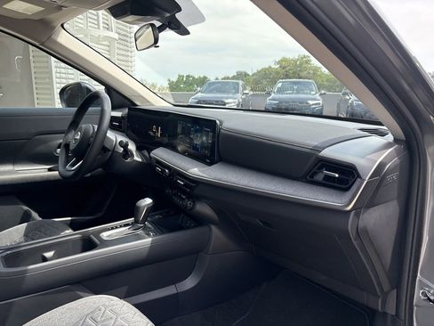 Used 2026 Nissan Kicks SV w/ SV Premium Package AWD/4WD image 7