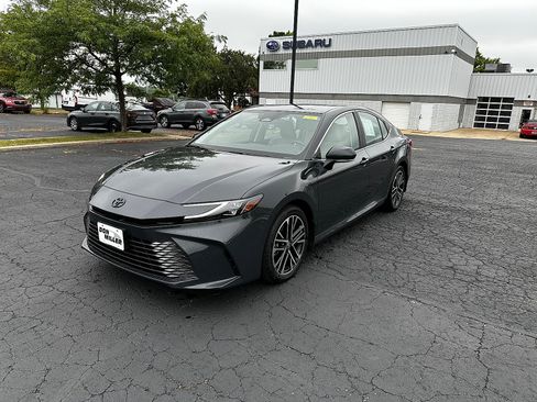 Used 2026 Toyota Camry XLE FWD image 7