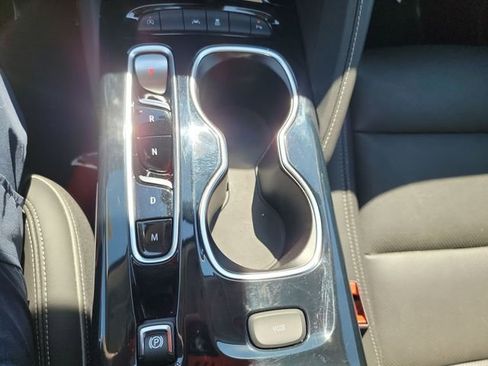 Certified 2021 Buick Envision Essence w/ Technology Package I FWD image 24