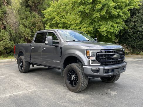 Used 2021 Ford F250 Lariat image 2