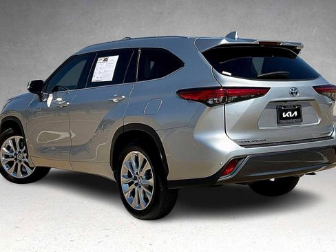 Used 2021 Toyota Highlander Limited image 4