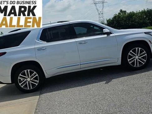 Used 2024 Chevrolet Traverse High Country FWD image 9