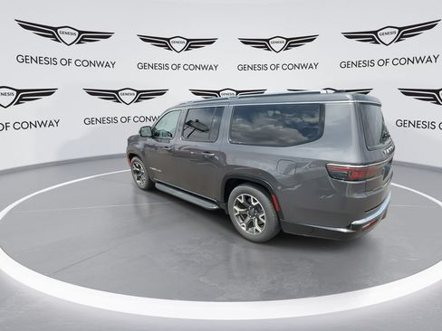 Used 2024 Jeep Wagoneer L Series III w/ Flexible Seating Group AWD/4WD image 6