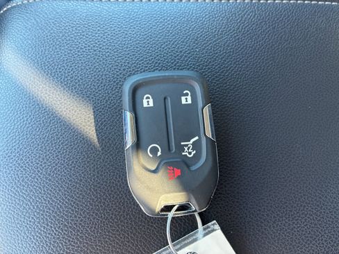 Used 2023 GMC Acadia SLT w/ LPO, Floor Liner Package image 32