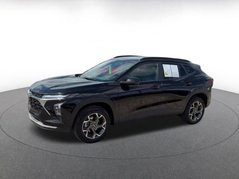 Used 2025 Chevrolet Trax LT FWD image 6