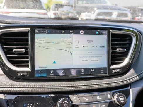 New 2027 Chrysler Pacifica Select FWD image 22