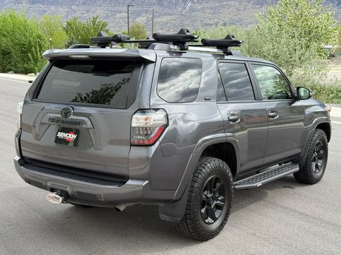 Used 2022 Toyota 4Runner SR5 Premium image 5