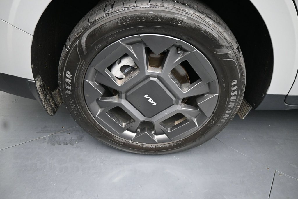 Used 2025 Kia Carnival EX FWD image 10